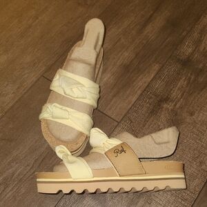 Reef Women’s Pale Yellow Knotty Vista Slide Sandals Size 8